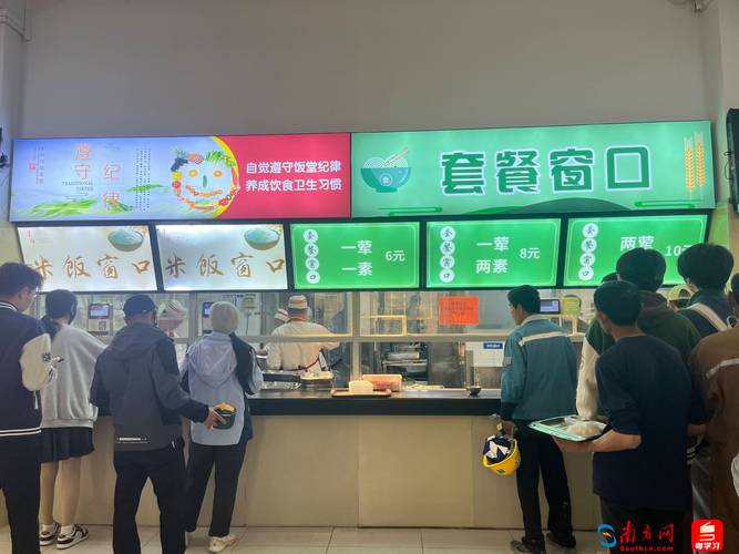 山东冠县一中学食堂不设座椅学生需站着用餐，校方：属于学校传统
